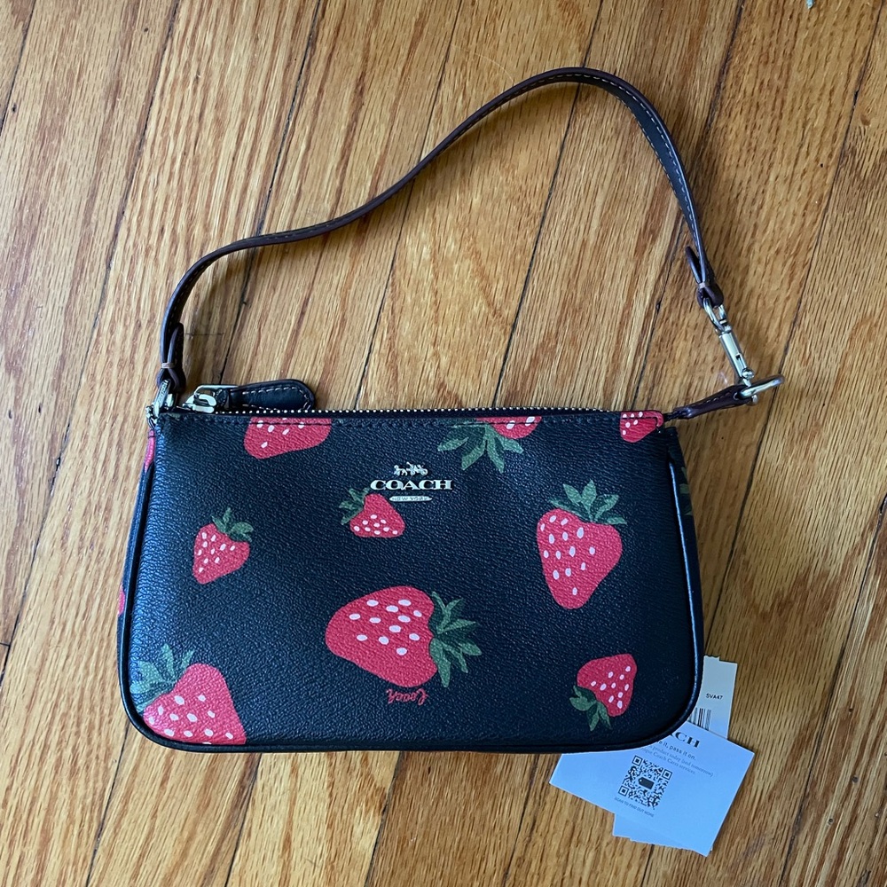 🍓 NWT Coach Nolita 19 Wristlet in Wild Strawberries